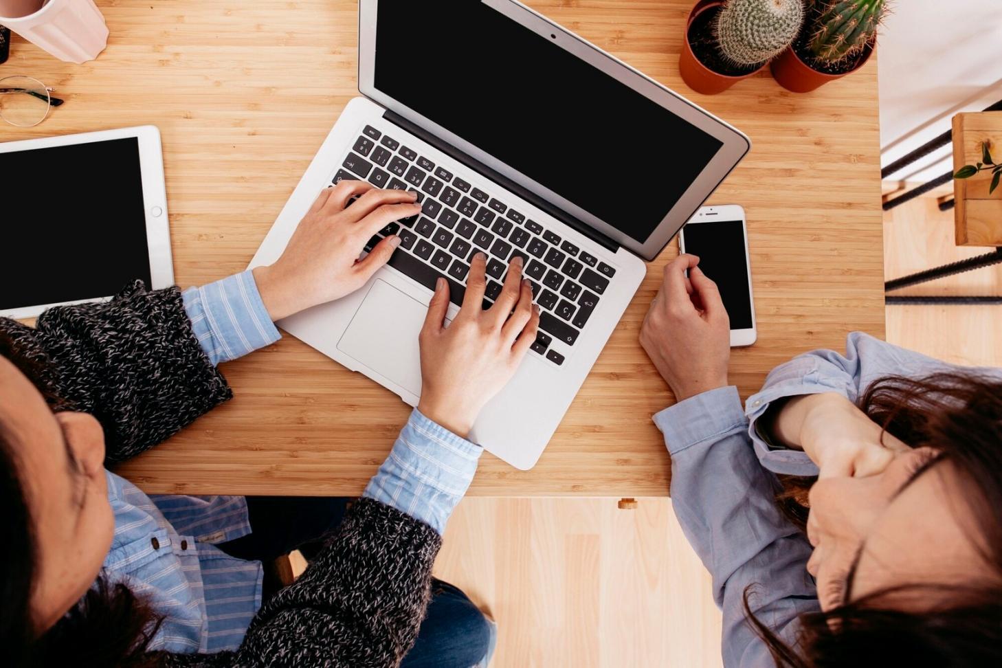 Analyse de données financières lors d'un atelier pratique